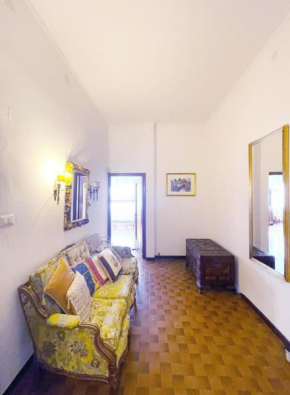 Grand Apartments Corner 32